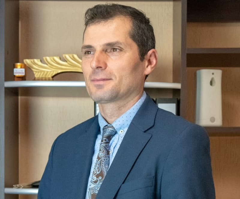David Demeter — Pastor asistent